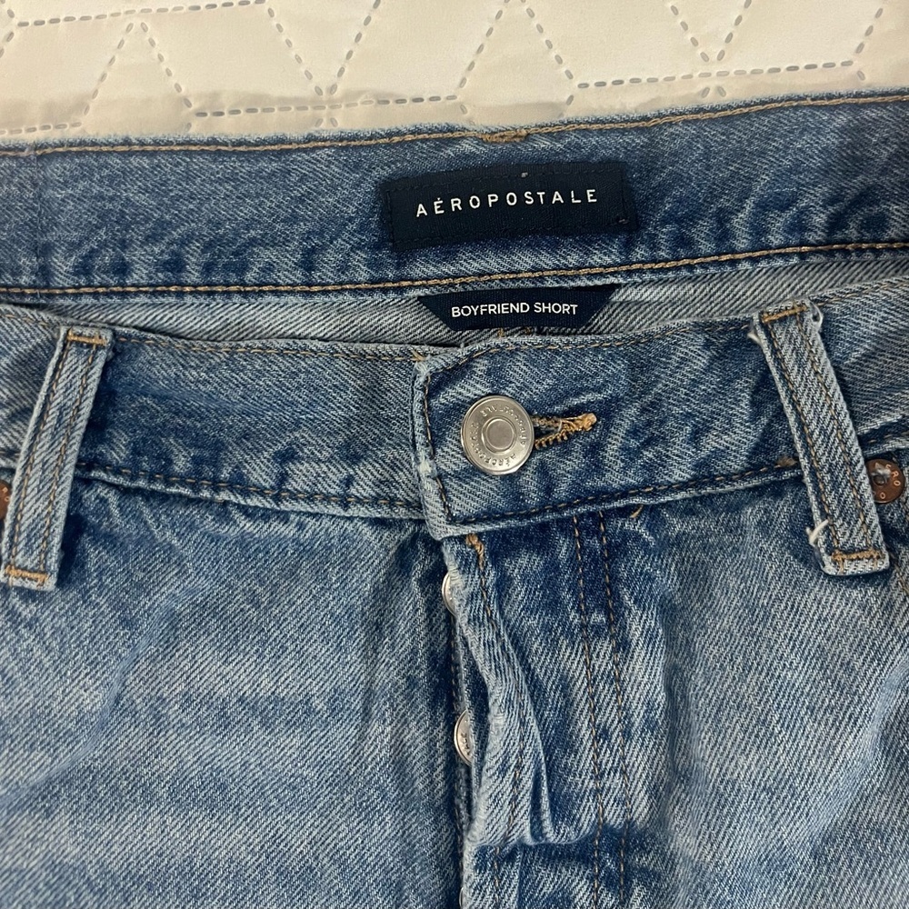Aeropostale Boyfriend Distressed Denim Shorts Button Fly Raw Hem Size 12 - Picture 2 of 9